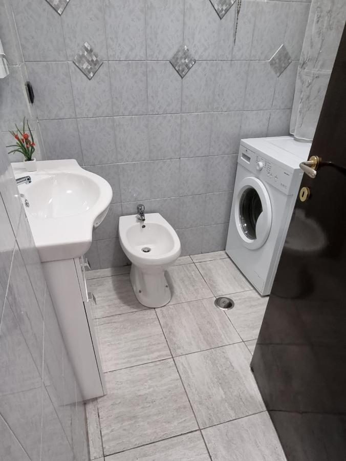 Monolocale Moreno Apartment Fiumicino Luaran gambar
